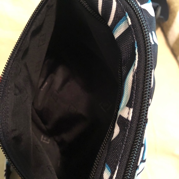 Brand new sling backpack by Vera. - Picture 3 of 7